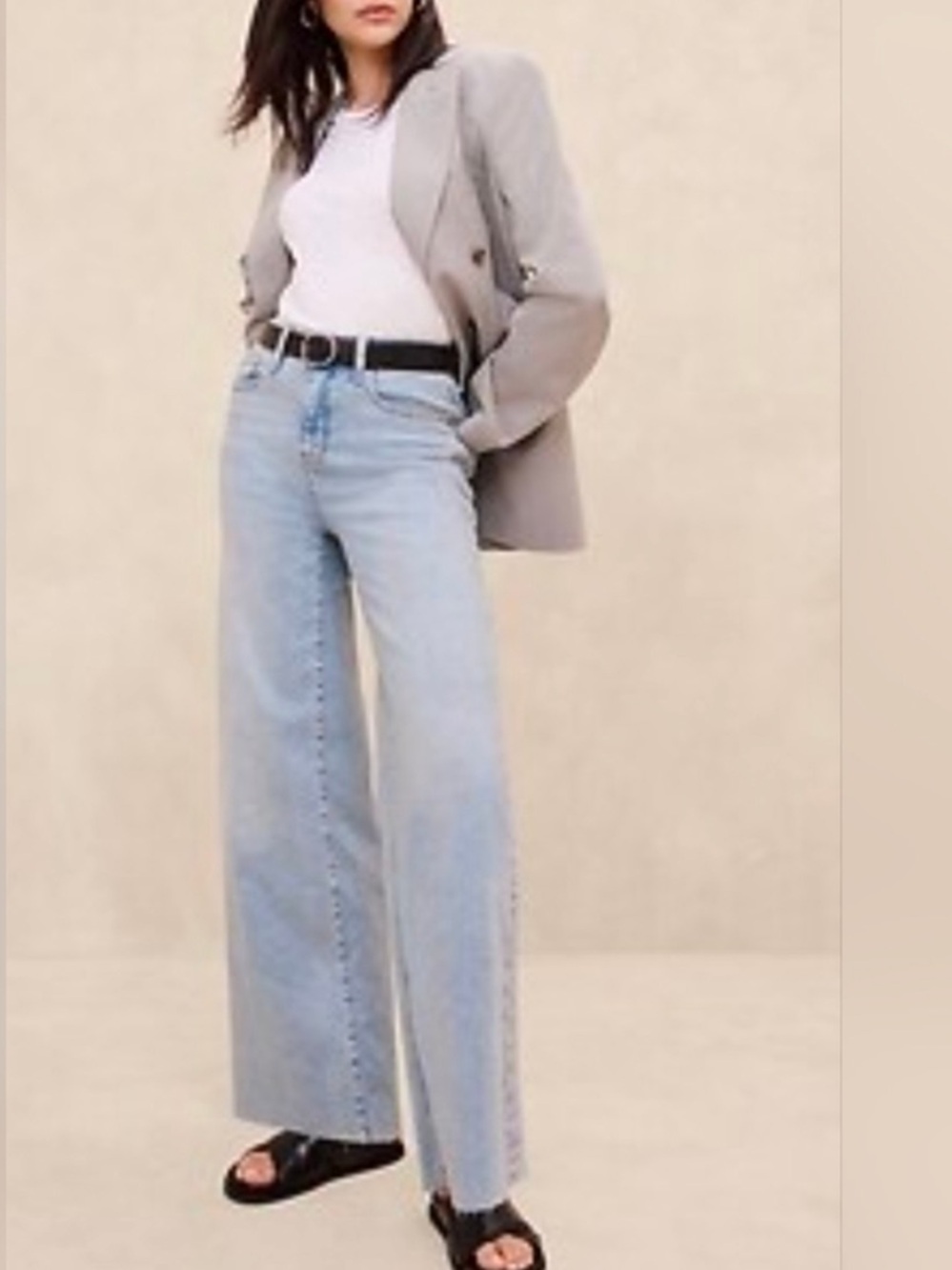 Banana Republic Vintage Stretch Wide Leg Jeans Size 31/12 Light Wash Raw Hem